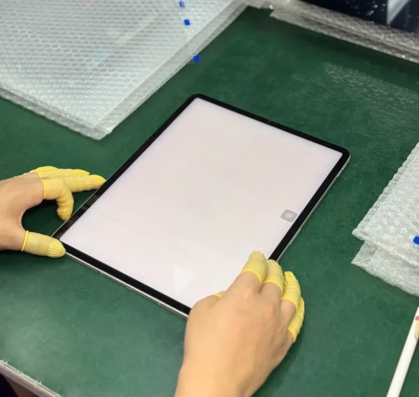 iPad screen display test