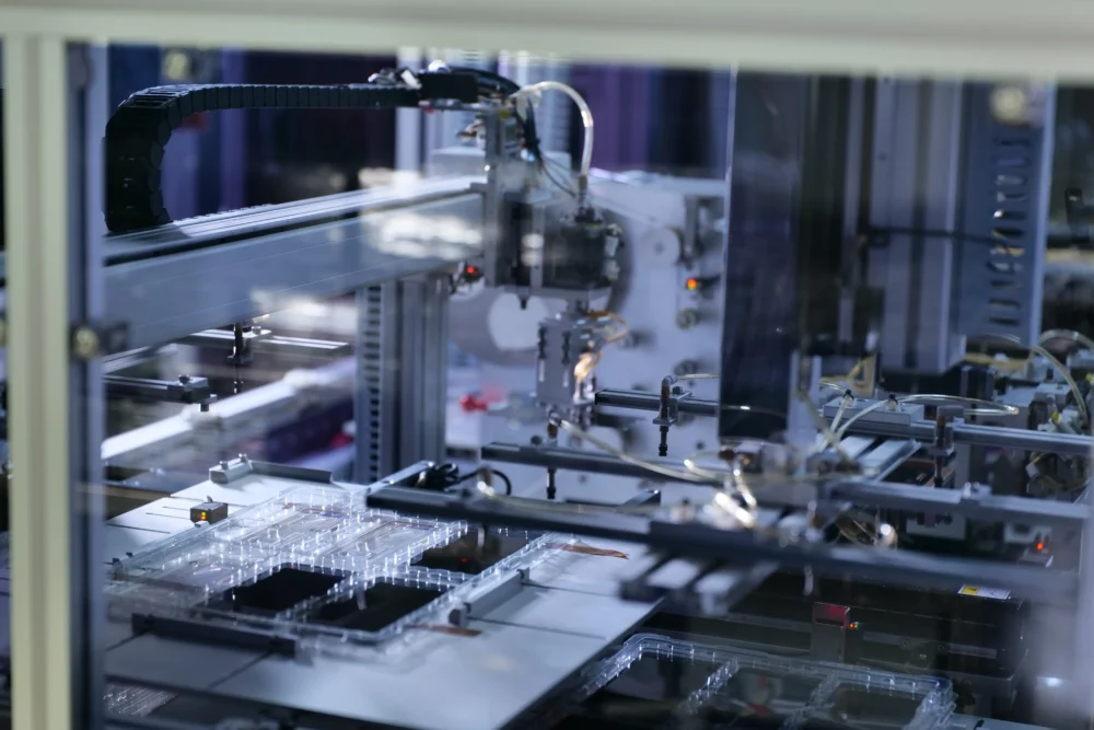 iPhone screen supplier